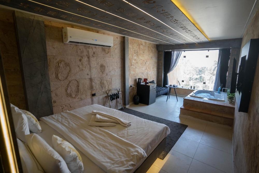 Great Pyramid Inn Image 87